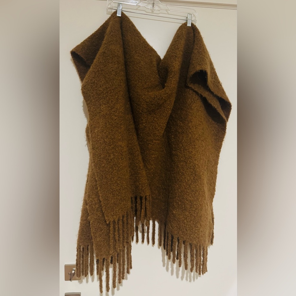 BR Italian Alpaca Boucle poncho - Picture 3 of 7